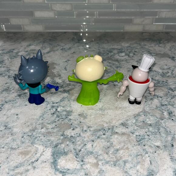 Roblox Green Piggy Frostiggy Chef Basket And Piggy Willow Action Figures - Picture 3 of 4